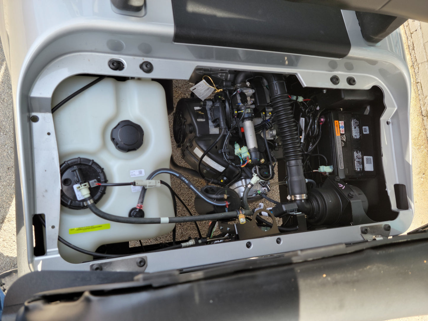 2023 EZGO Valor EFI Gas - Silver *SOLD*